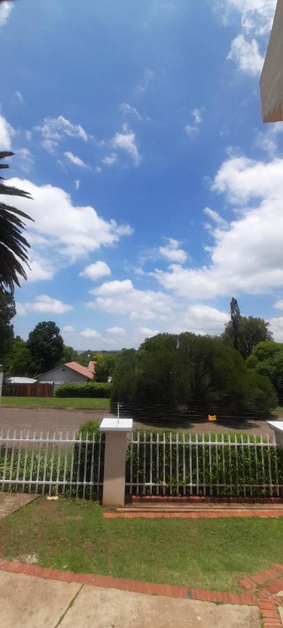 Impala Suite -Entire Unit- 2 Bedroom With 1 Ensuite Bathroom Ladysmith Exteriör bild
