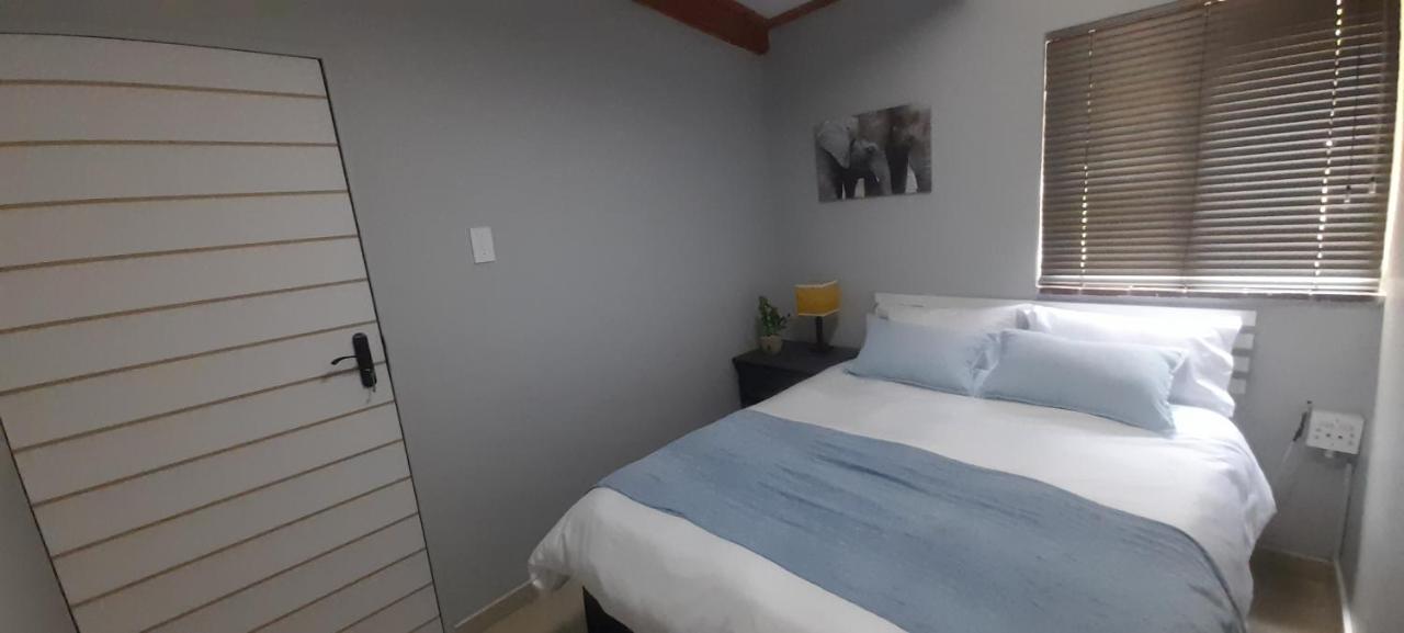 Impala Suite -Entire Unit- 2 Bedroom With 1 Ensuite Bathroom Ladysmith Exteriör bild